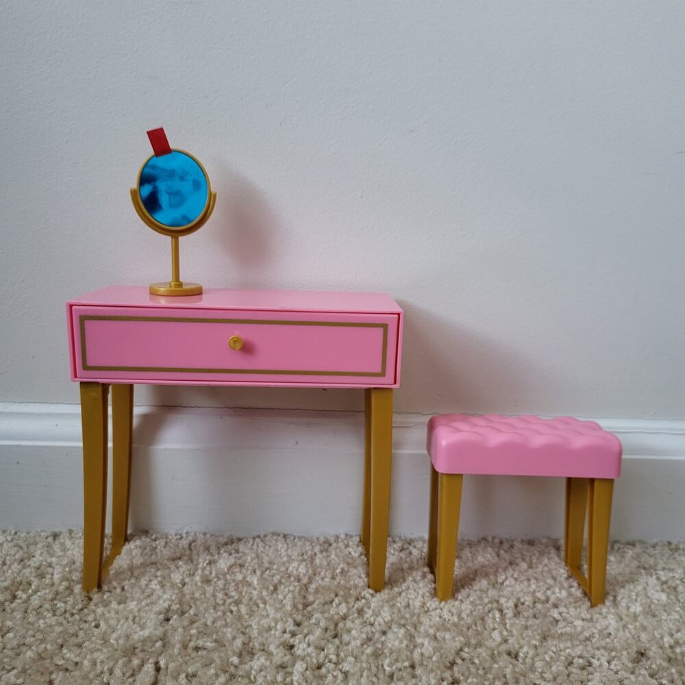 Zuru Mini Brands Jewelry Display Table Stool & Hand Mirror
